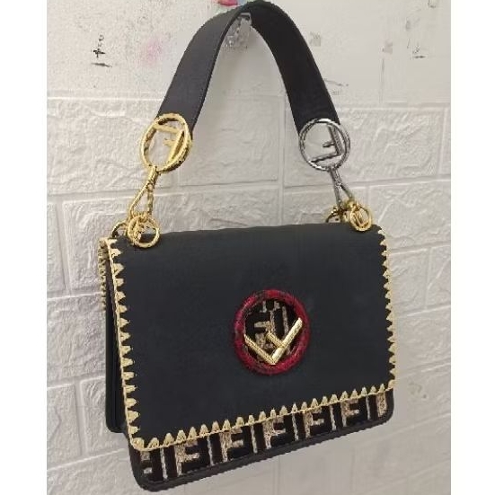 PRELOVED | TAS SELEMPANG/HANDBAG FENDI