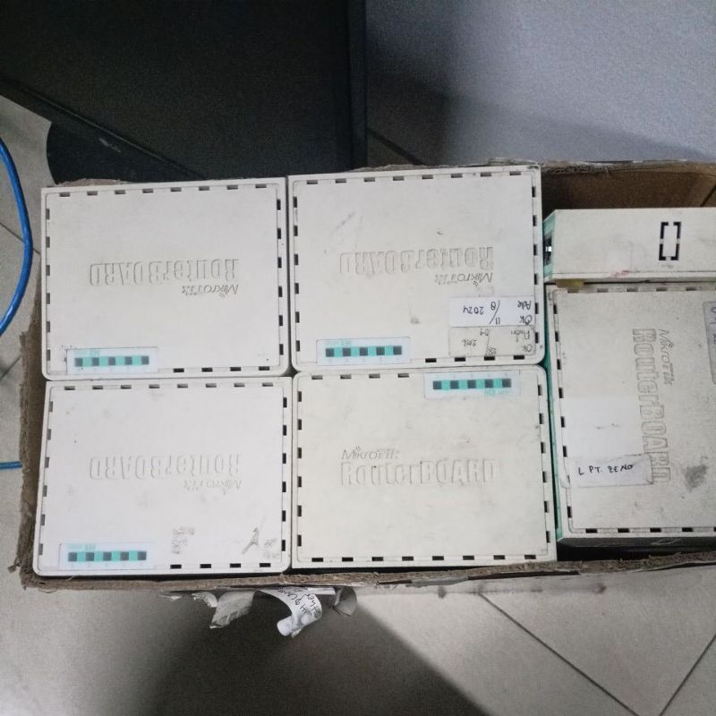 Router Mikrotik RB750 saja