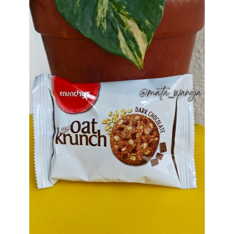 

Munchy's Oat Krunch Dark Chocolate ( HARGA SATUAN )