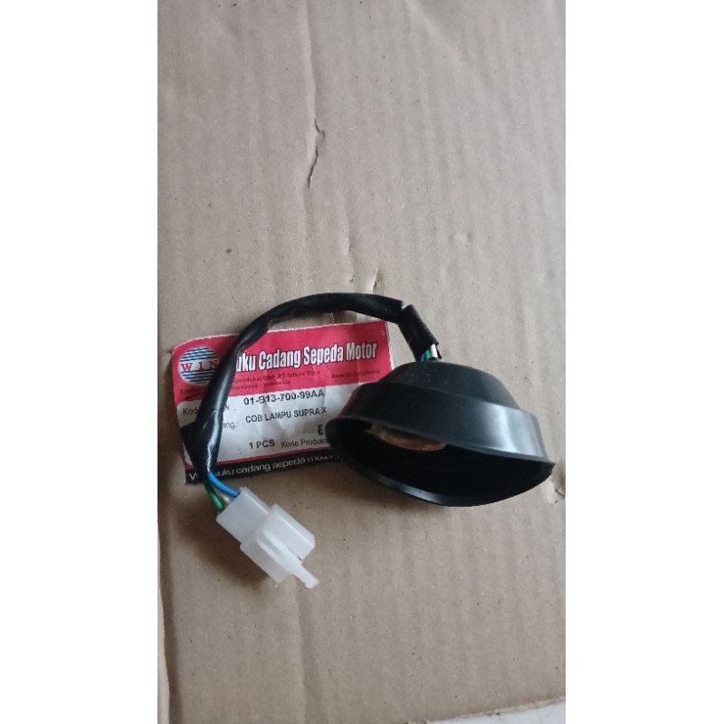 FITTING SOKET KABEL LAMPU DEPAN SUPRA X 100 LAMA WIN