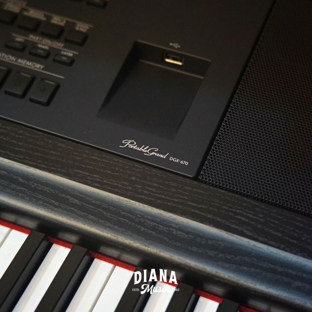 Portable Grand Piano Yamaha DGX670 / DGX-670 / DGX 670, Black