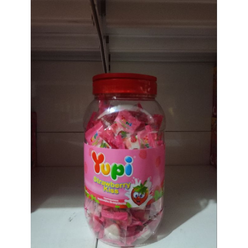 

YUPI TOPLES KISS STRAWBERRY 300GR