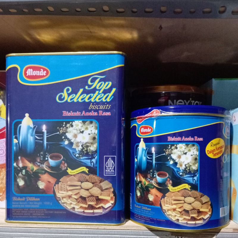 

Monde Top Selected Biscuits kaleng Segi 1050gr biskuit aneka rasa