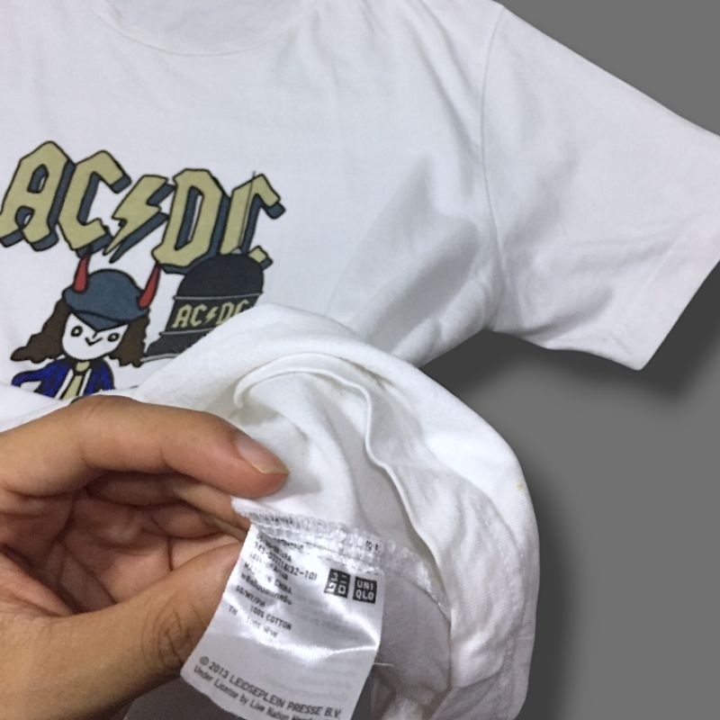 kaos Uniqlo x ACDC (kaos band)
