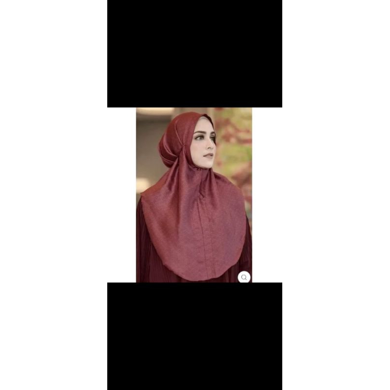 Buttonscarves Tapis Slip on. Warna Red.