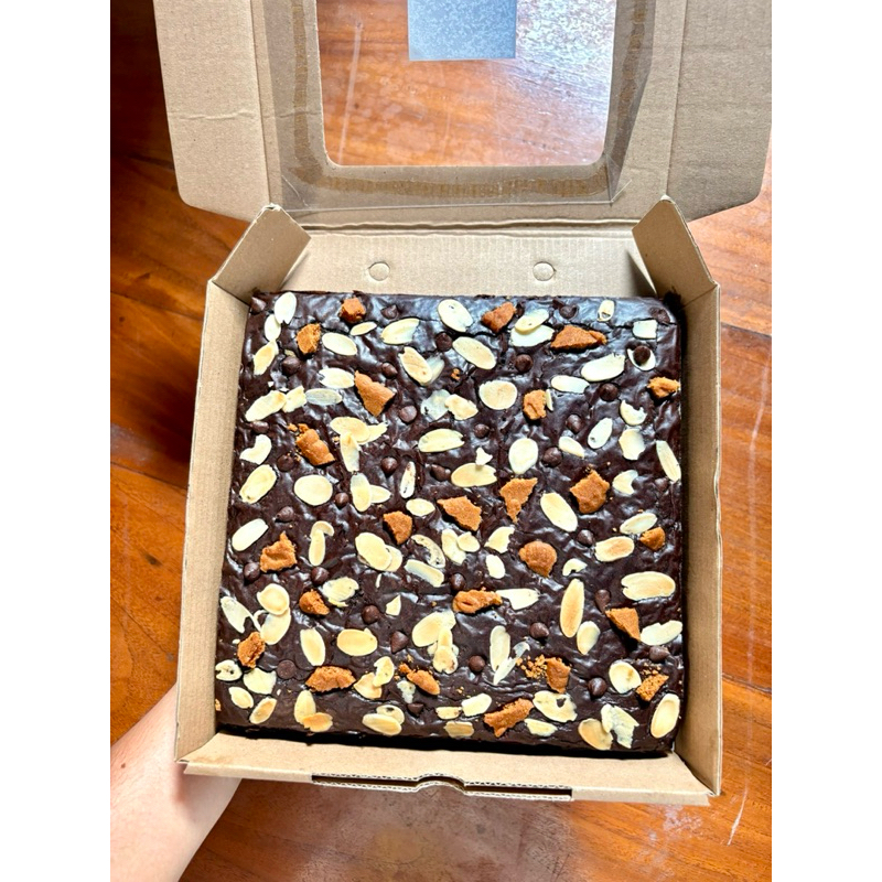

FUDGY BROWNIES uk 20x20