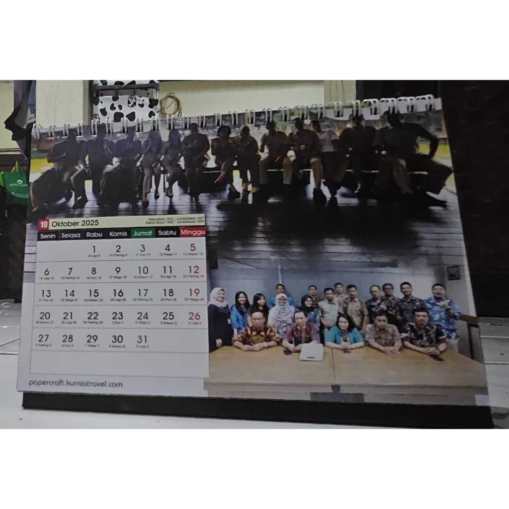 

Kalender Meja Custom Foto Tahun 2025