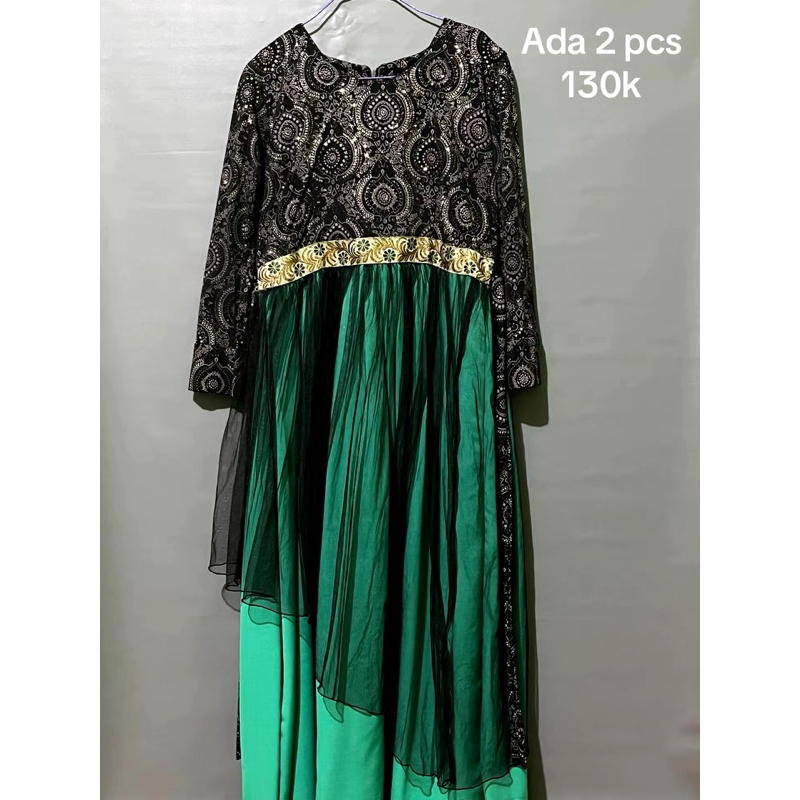 Gamis Hitam dengan Rok Hijau