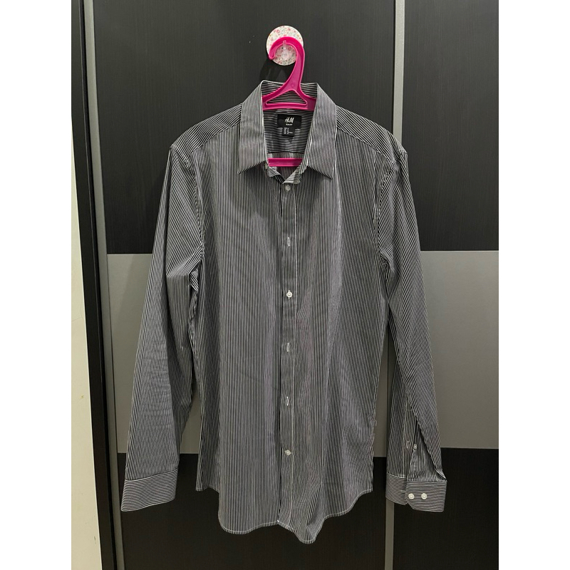 H&M Shirt black & white. Slim Fit. 100% original. Size M. kemeja lengan panjang pria h&m hitam dan p