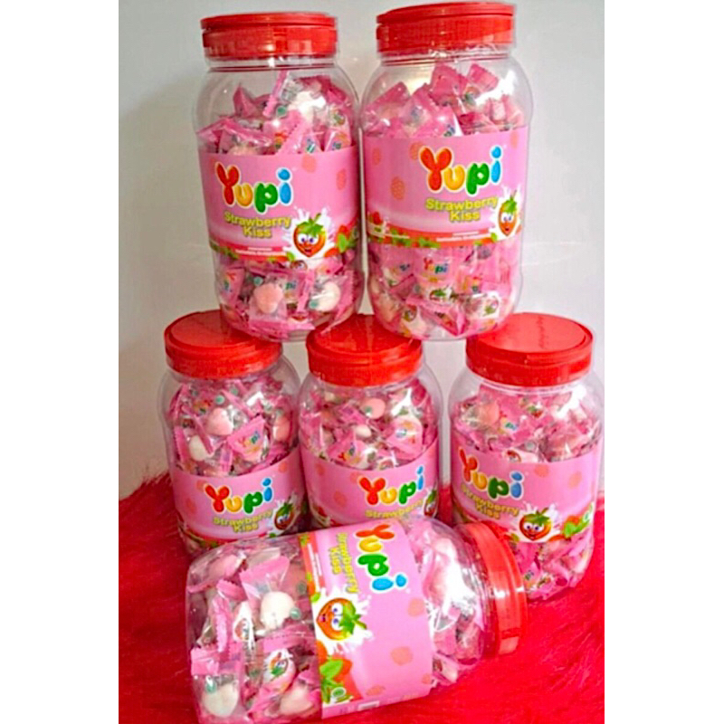 

Yupi Strawberry toples