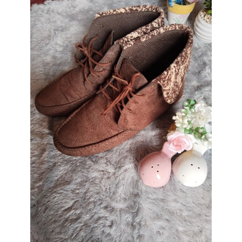 PRELOVED Sepatu Booth Wanita by Elizabeth