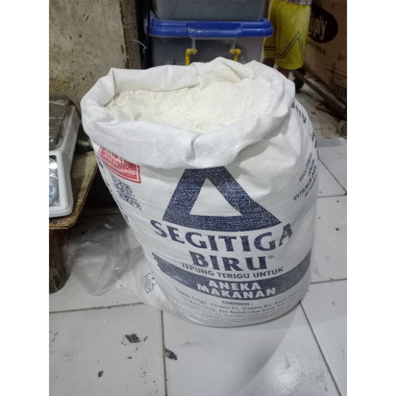 

terigu segitiga curah 1kg