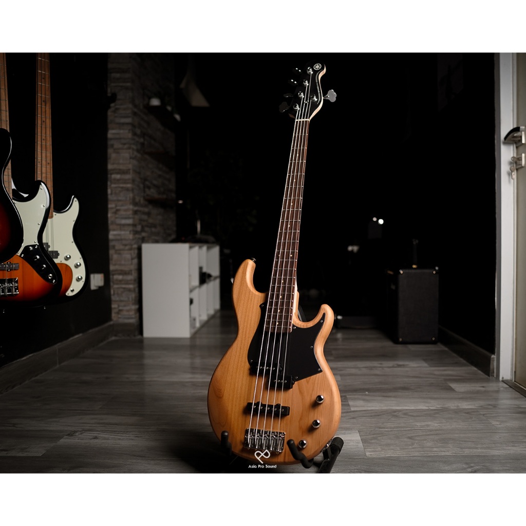 Yamaha BB235 / BB 235 / BB-235 Electric Bass 5 Strings