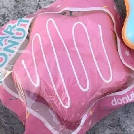 STAR DONUT SQUISHY BY CREAMIICANDY