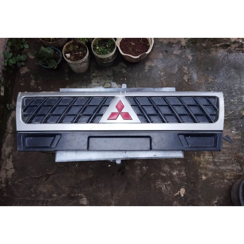 grill depan mitsubishi L300 original second