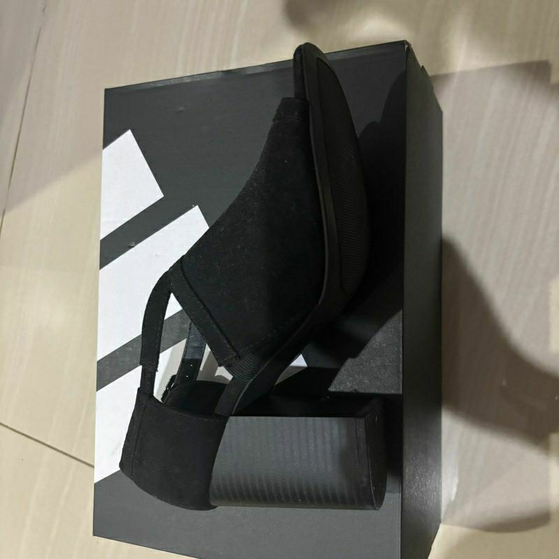 Preloved sepatu wanita bata hitam