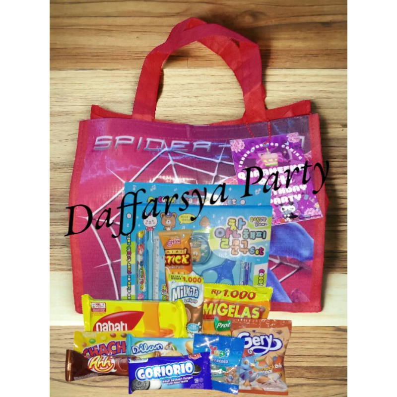 

Paket Bingkisan / Hampers / Souvenir Snack Ulang Tahun Goodiebag Set Alat Tulis Lengkap