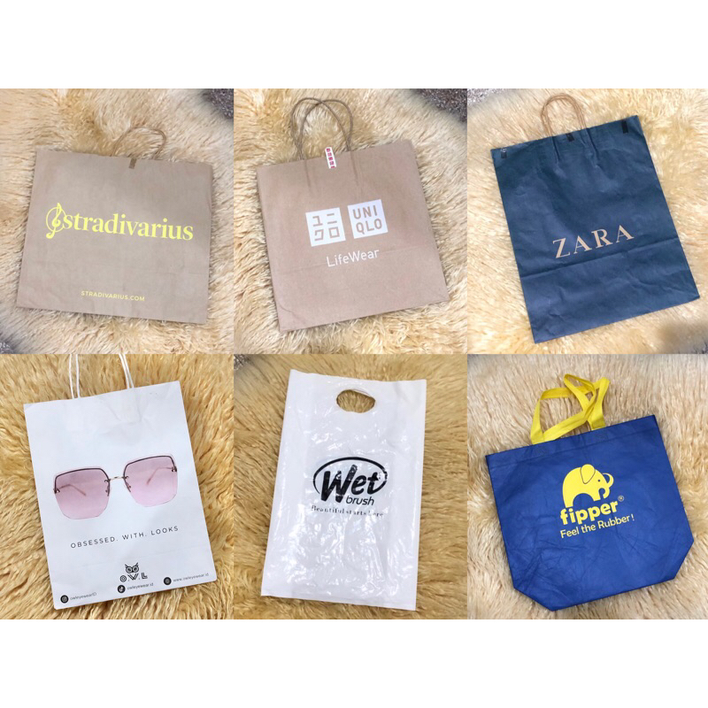 

Paper Bag Zara, Uniqlo, Stradivarius, Mango, O.W.L, Wet Brush, Fipper Kotak Kado Gift Bag