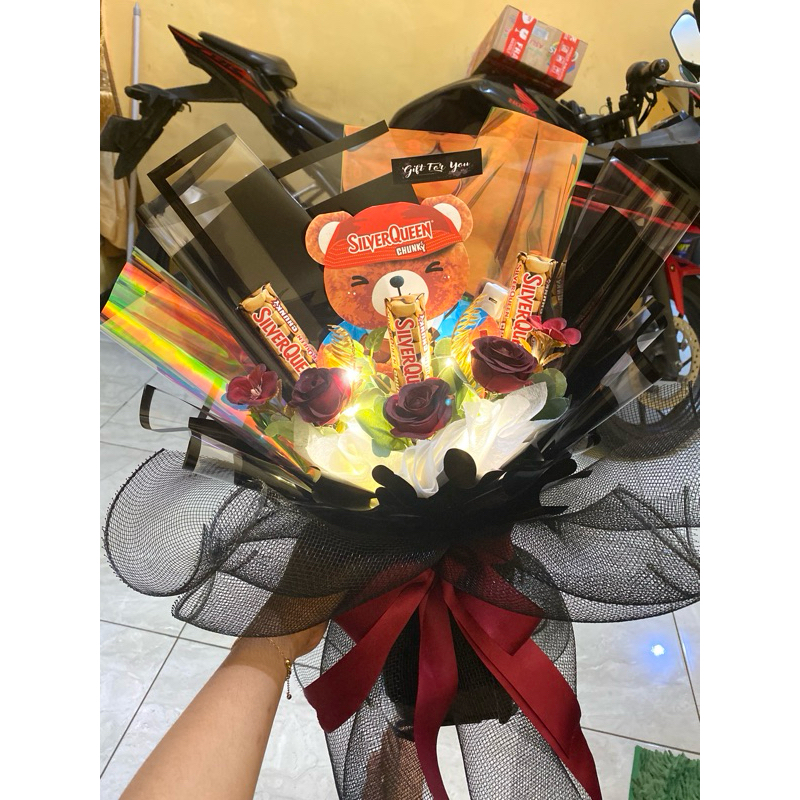 

(READY) BUKET WISUDA VALENTINE SILVERQUEEN BEAR BUKET COKLAT