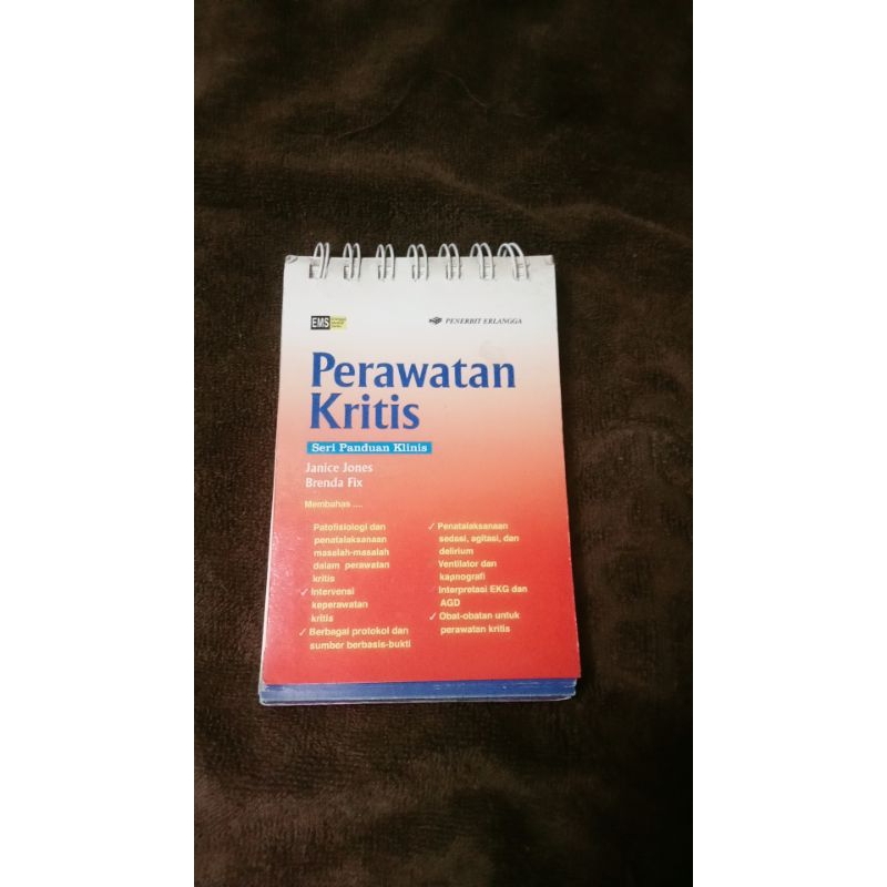 buku perawatan Kritis .