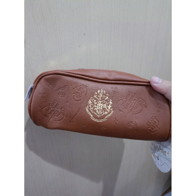 

Kotak pensil hogwarts coklat