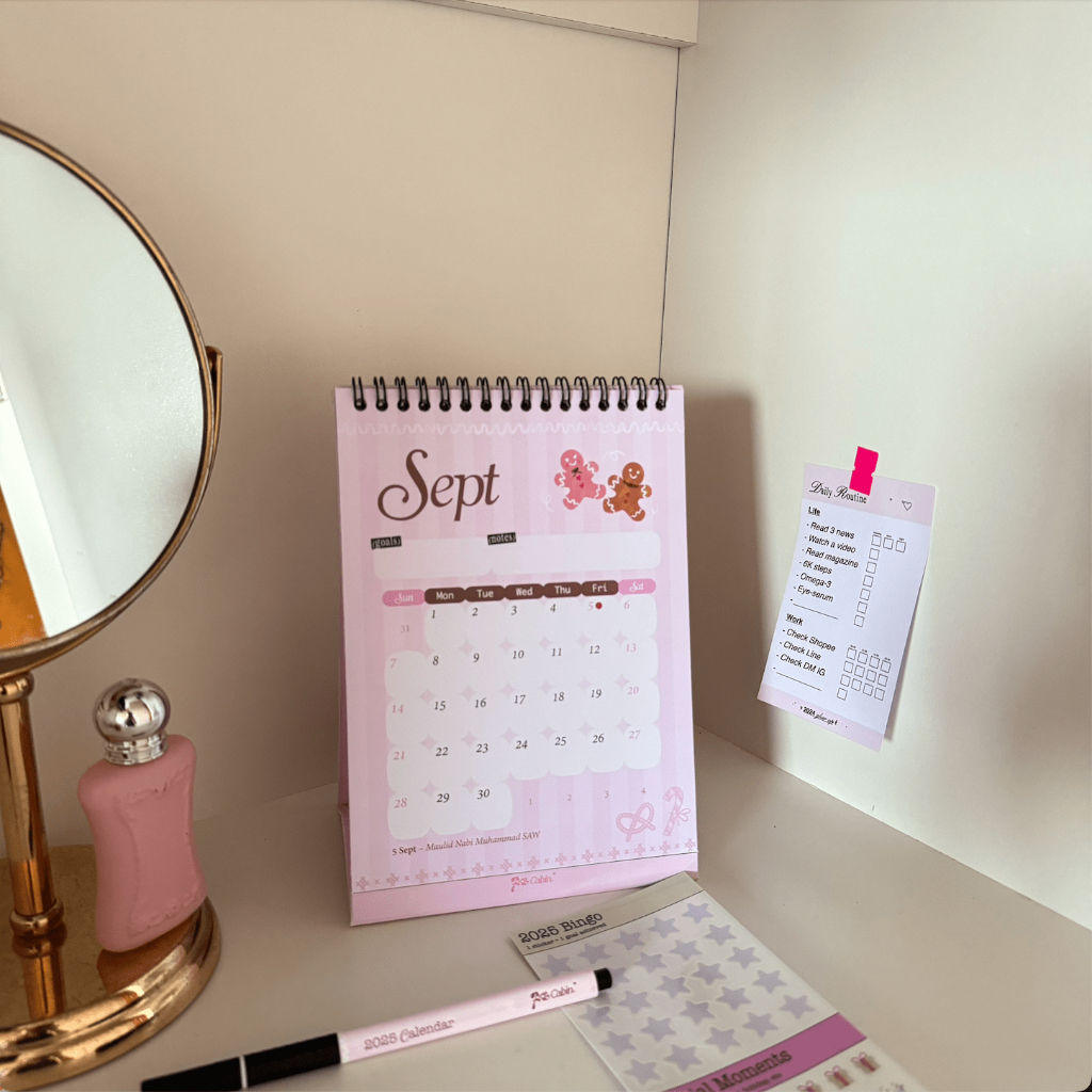 

7KG Cabin - Desk Calendar 2025 - Kalender Meja 2025 Lucu