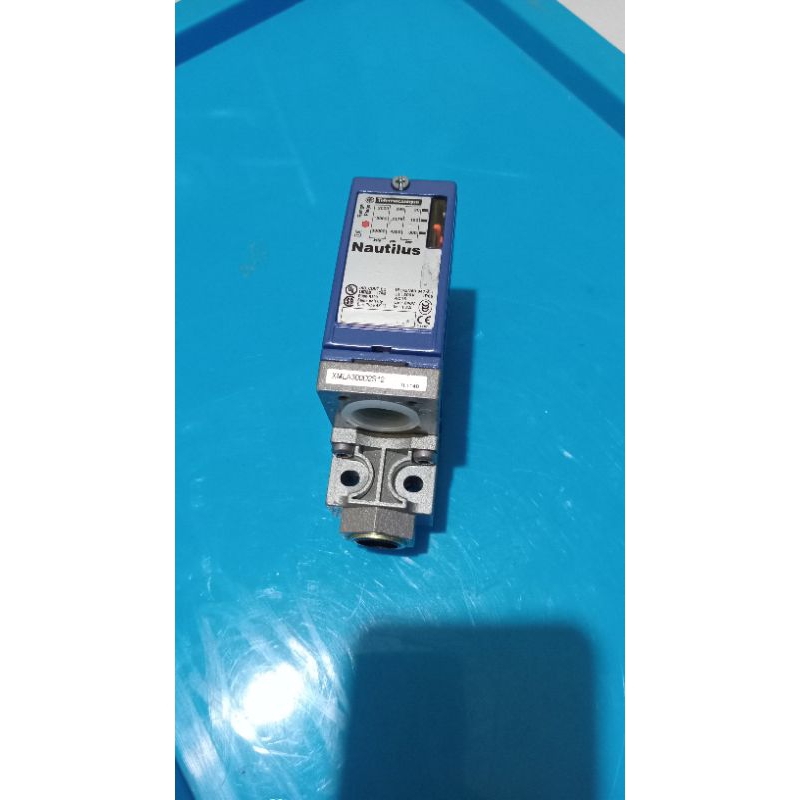 pressure switch TELEMECANIQUE XMLA300D2S12