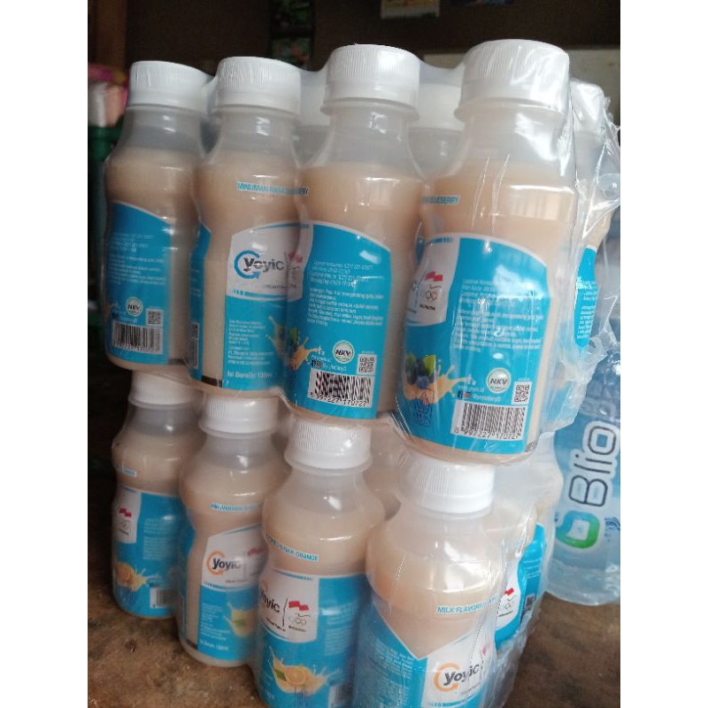 

6 Botol Yoyic Minuman Fermentasi susu dan Buah Rasa(strawberry,jeruk,peach,blue berry,dan original)