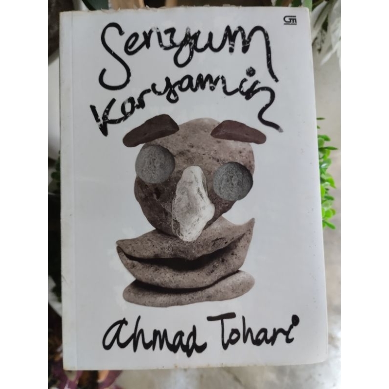 Senyum Karyamin by Ahmad Tohari