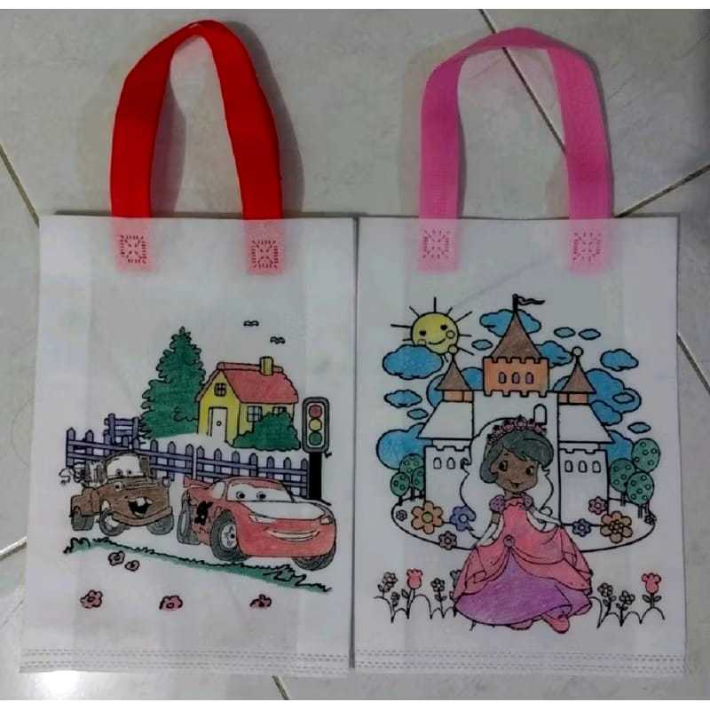 

TAS SPUNBOND 25X35X8 / Tas spunbond mewarnai Handle uk 25x35x8 tas putih tali warna Handle gambar Ikan/ Gambar Princes/ Gambar Cars/Gambar Bunga/Gambar Poodle/Gambar Roblox/Gambar Duyung.