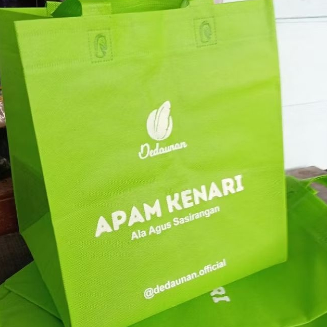 

TAS SPUNBOND CUSTOM BOX TIPE 22 CM MUAT KOTAK MAKAN