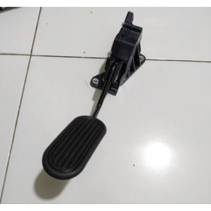 Sensor pedal gas innova reborn fortuner vrz hilux 2016 78110-0K040