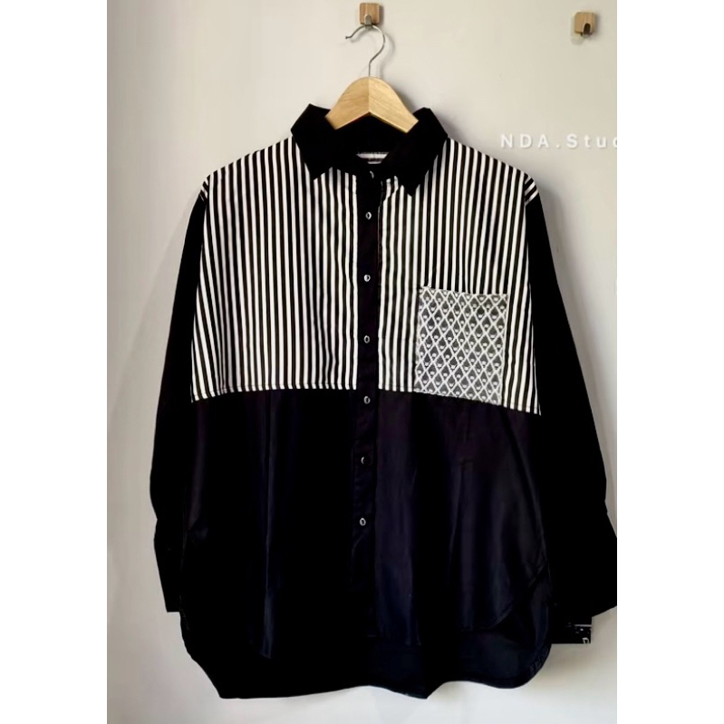 Kemeja Garis-Garis Hitam Putih