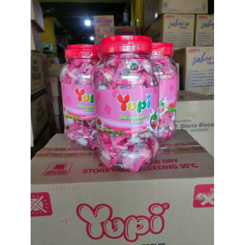 

Yupi Strawberry Kiss Toples 300gr