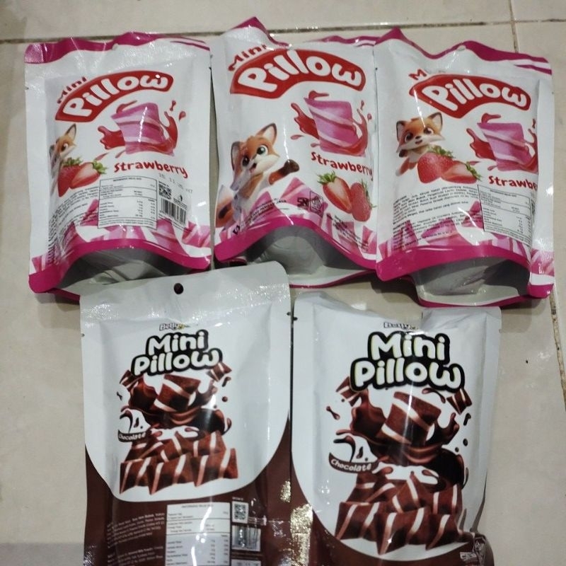 

Mini pillow/asror rasa coklat dan stroberi/ harga per 5 pcs