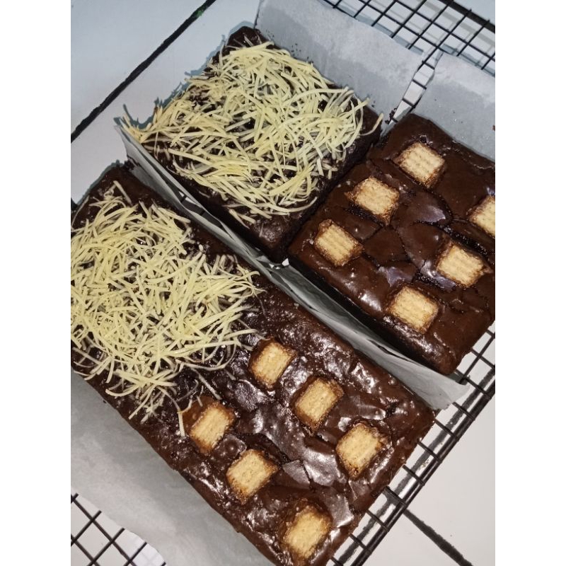 

PROMO B1G1 FUDGY BROWNIE