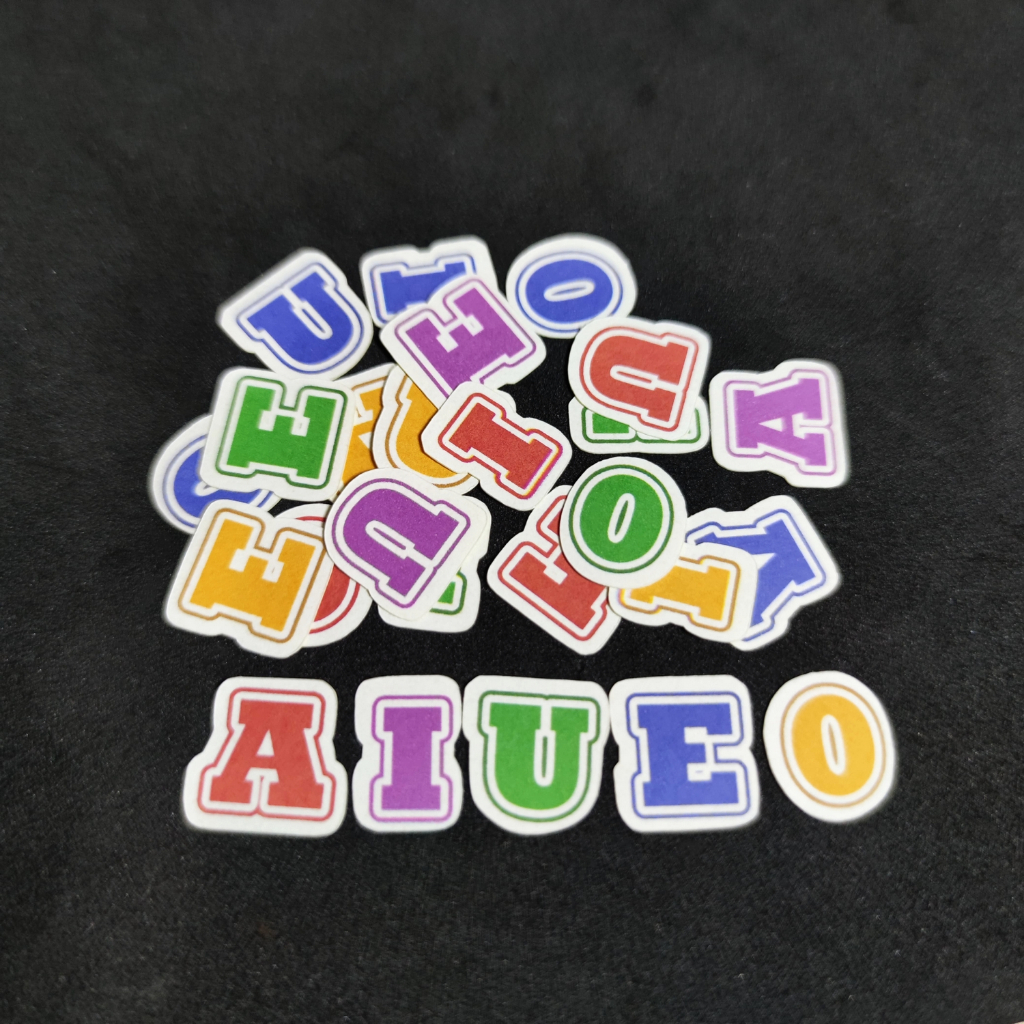 

isi 25 pcs mini stiker huruf vocal aiueo stiker huruf kapital ukuran kecil