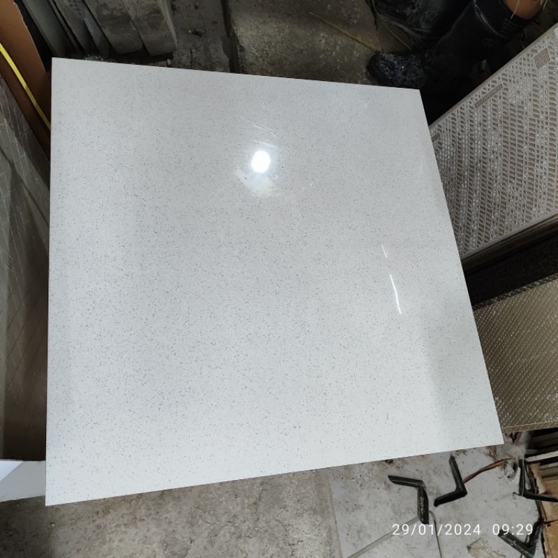 ESSENZA Granit Prince Rubert 60x60 glazed polished