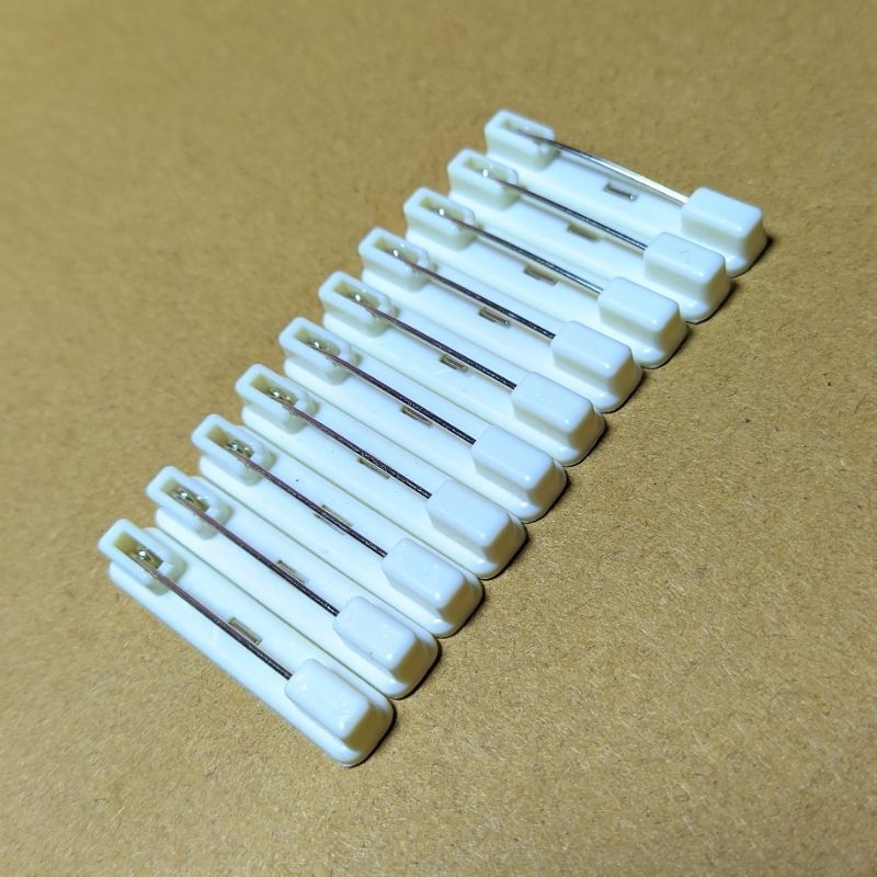 

ISI 10pcs PENITI NAMETAG / PENITI NAMA DADA PLASTIK GRAVO UKURAN 3,5cm