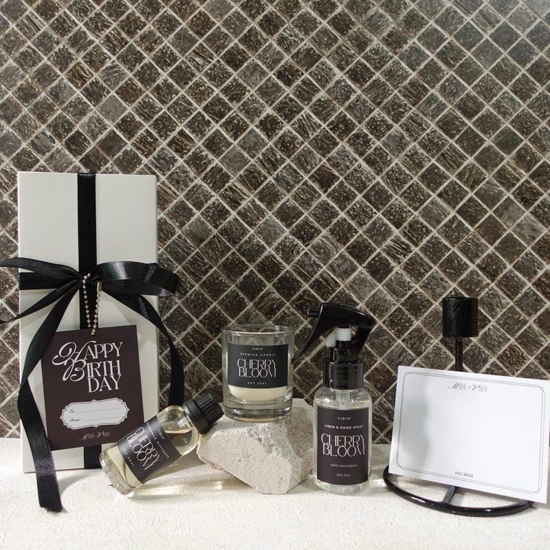 

Dr23 - REIS Hampers Gift Box Bundle Scented Candle Fragrance Diffuser & Room Spray by VIBIN