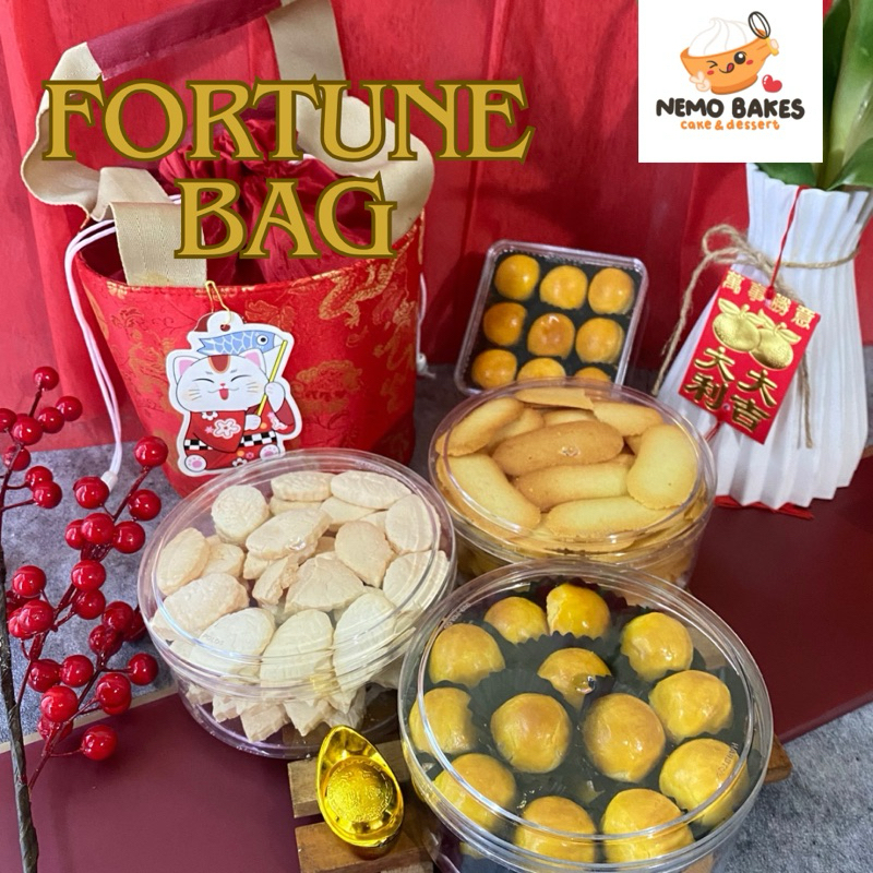 

[SIAP KIRIM ]HAMPERS IMLEK 2025 Fortune BagKUE KERING NASTAR PUTRI SALJU ,Lidah kucing