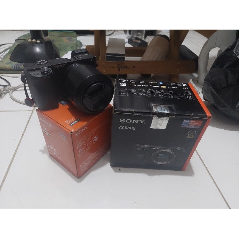Sony A6400 + Lensa Sony f1.8