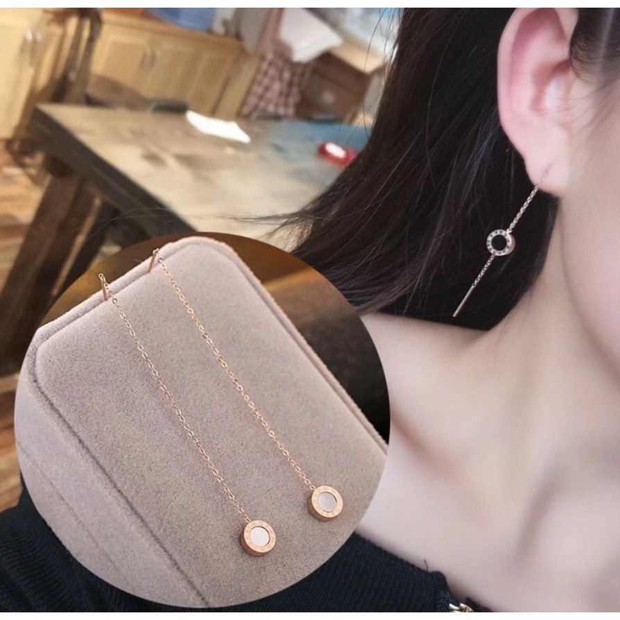 Anting bulat panjang bolak balik hitam putih titanium