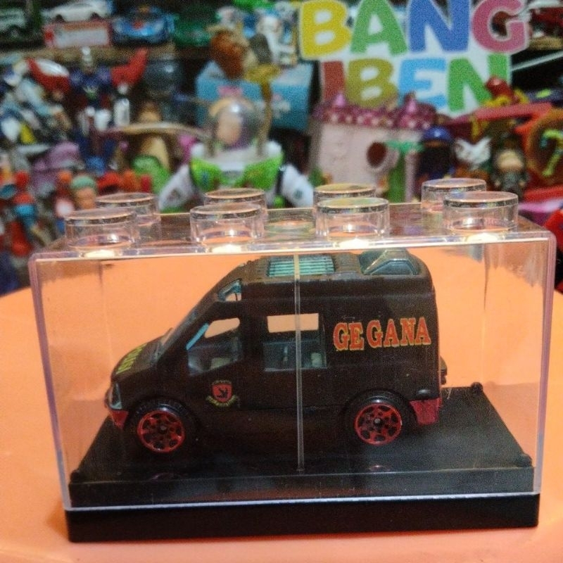 Miniatur Mobil Gegana Polri