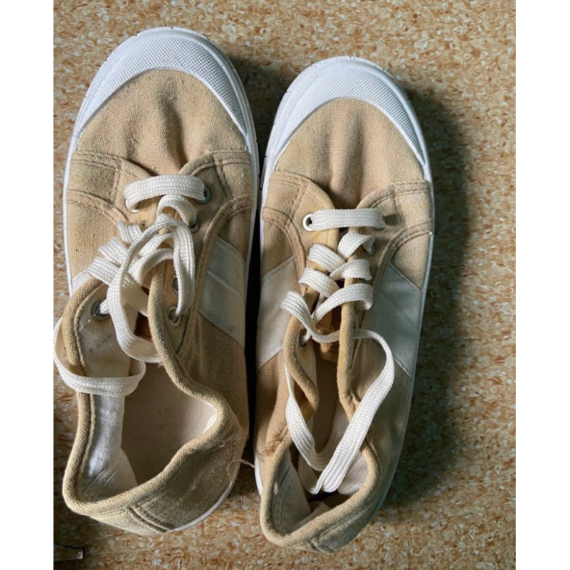 preloved Sepatu Rubi Peggi Lace Up Plimsoll Tali