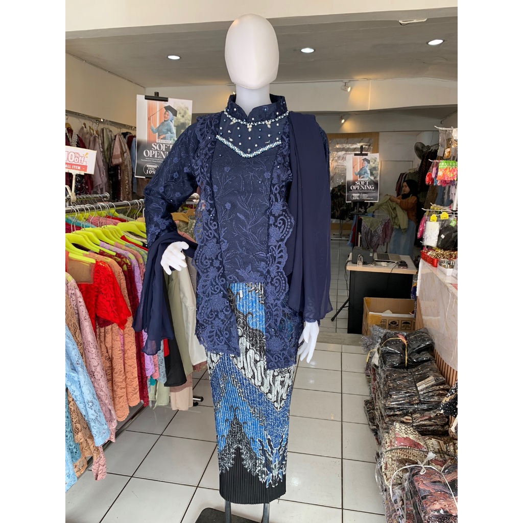 KEBAYA BRUKAT SELENDANG KINARA