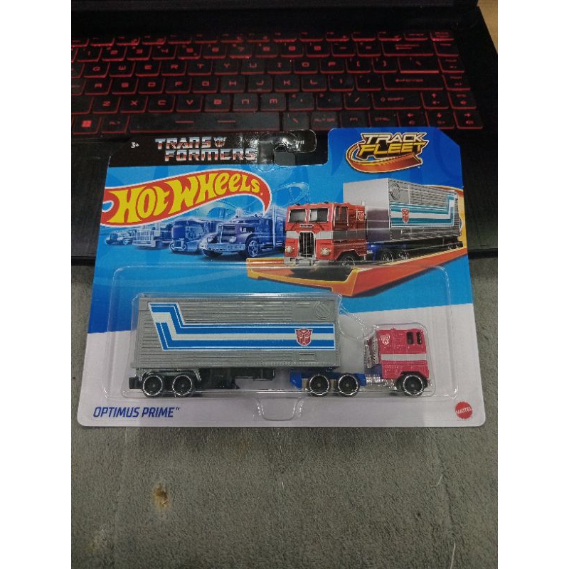 Hot Wheels Track Fleet Optimus Prime