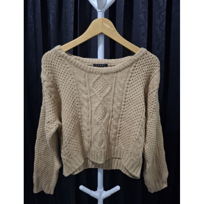 Atasan O-neck Rajut Kepang Coklat Ingni