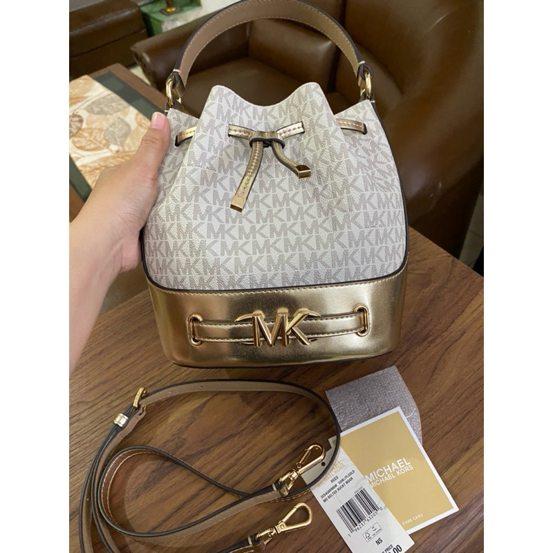 Preloved Michael Kors Reed Medium Belted Bucket Messenger Leather Bag Vanilla goldbukan Preloved tas