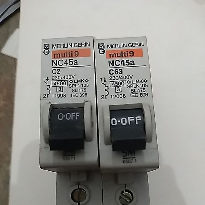 MCB MULTI 9 .MERLIN GERIN 1 PHASE